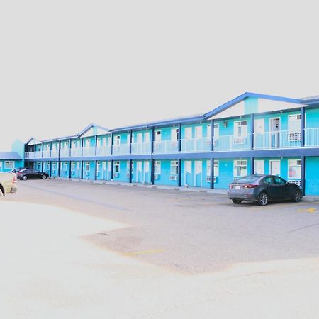 Empire Inn & Suites Penhold Экстерьер фото