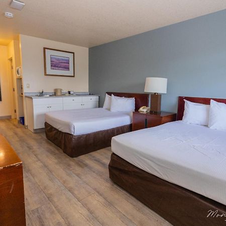 Empire Inn & Suites Penhold Экстерьер фото