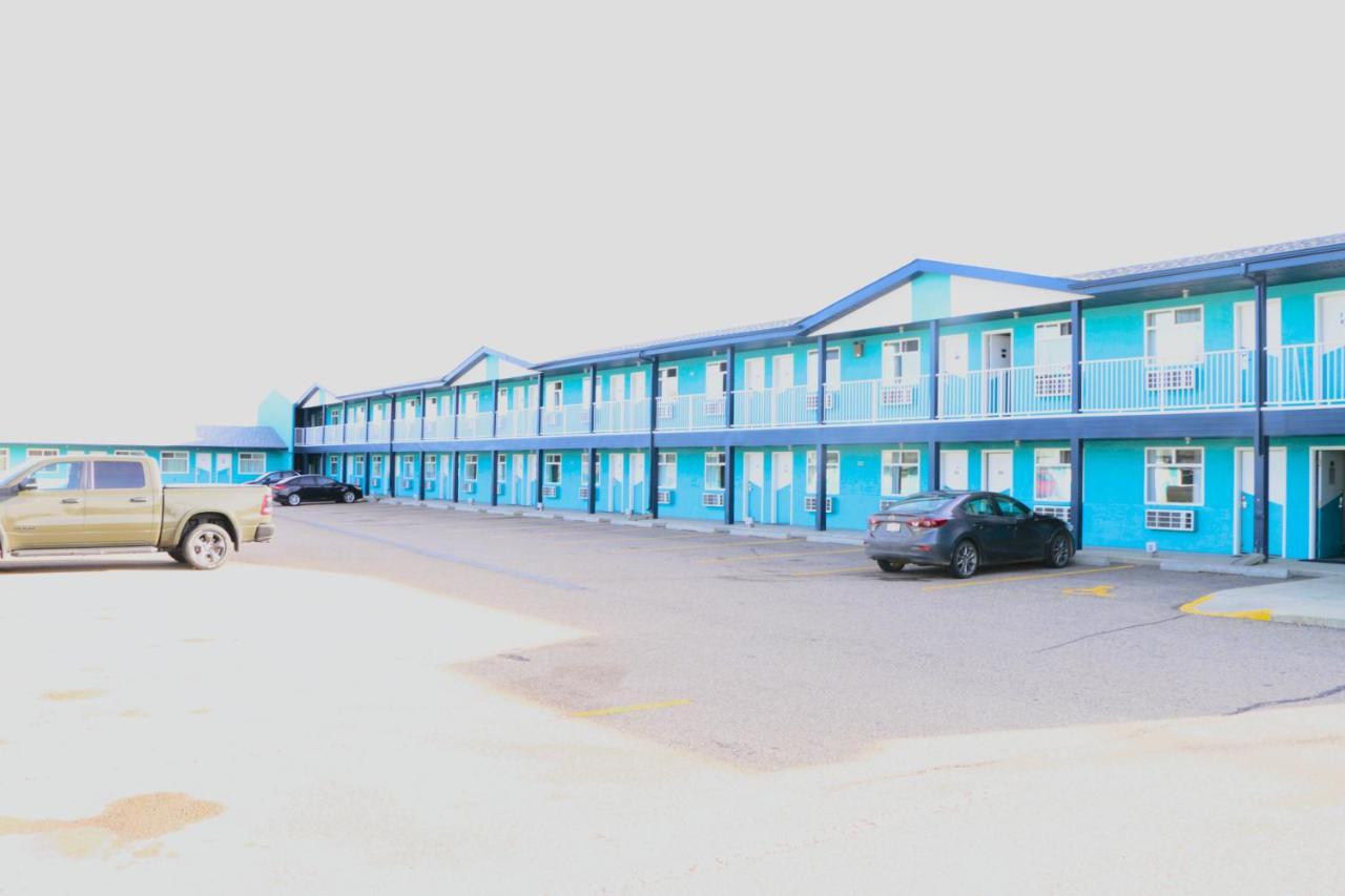 Empire Inn & Suites Penhold Экстерьер фото