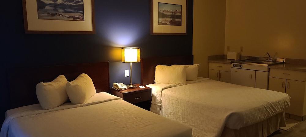 Empire Inn & Suites Penhold Экстерьер фото