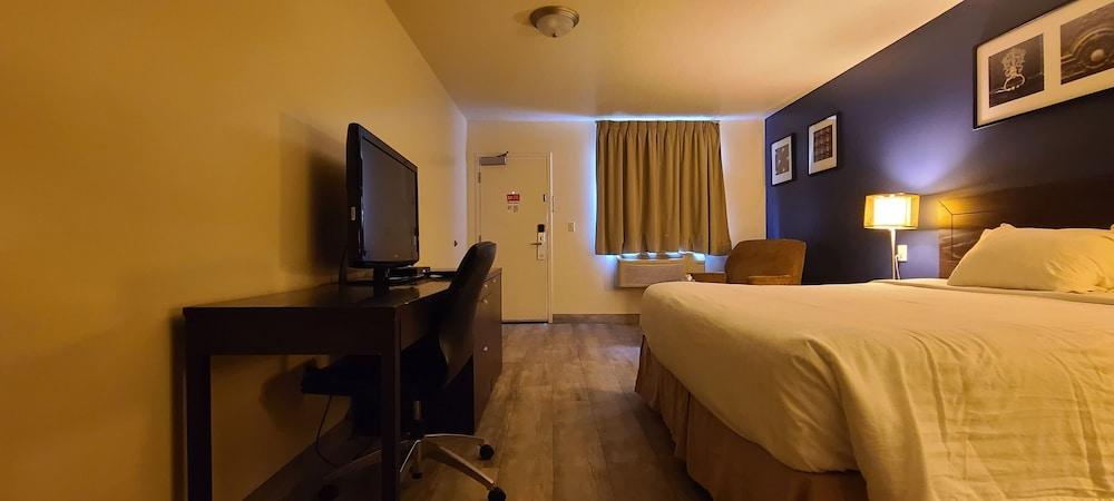 Empire Inn & Suites Penhold Экстерьер фото