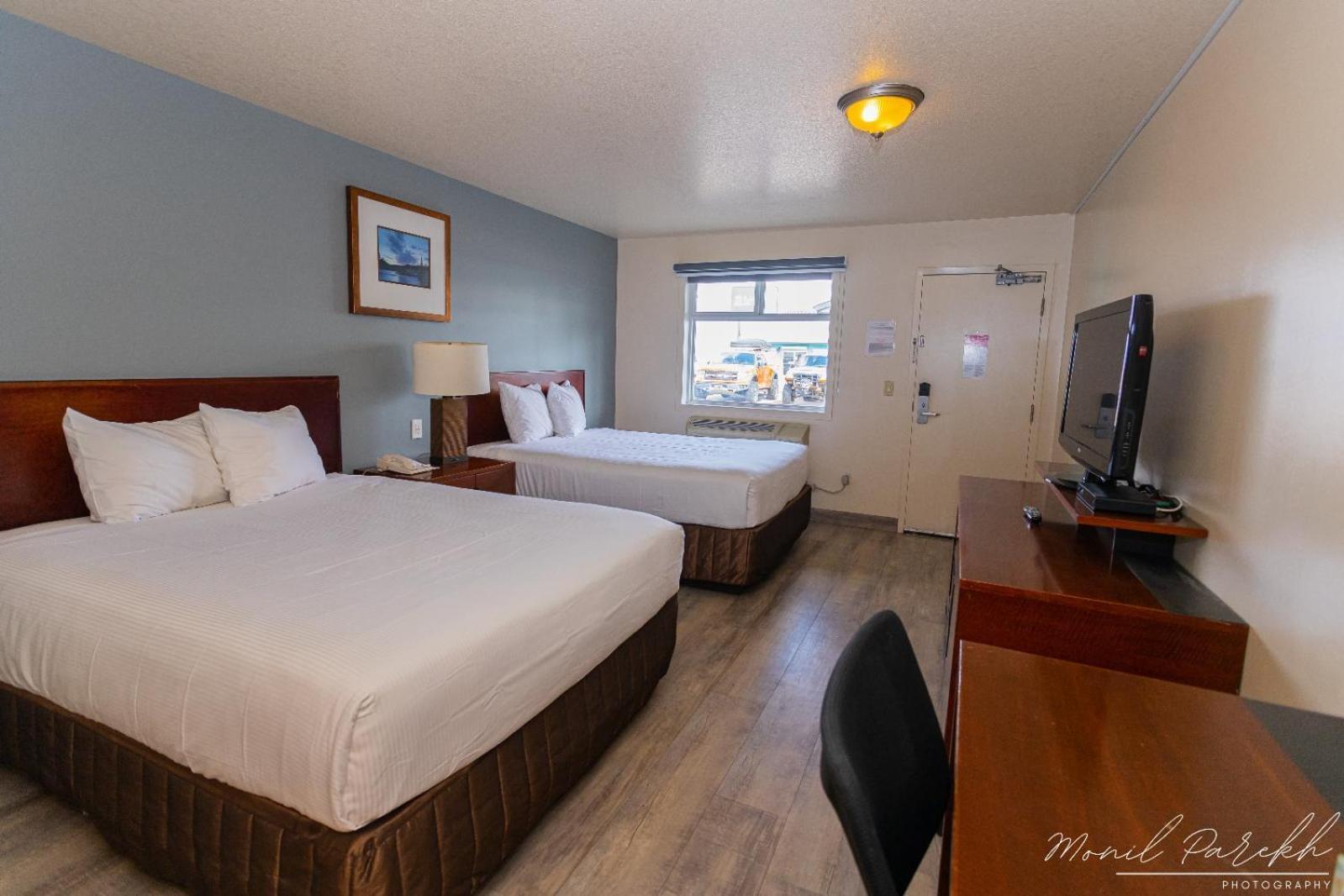 Empire Inn & Suites Penhold Экстерьер фото