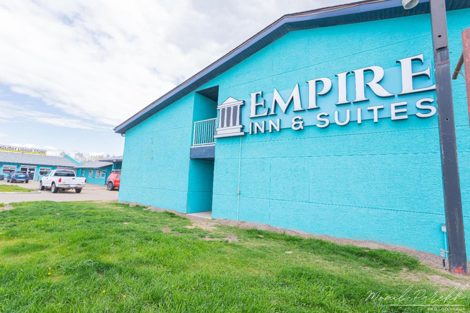 Empire Inn & Suites Penhold Экстерьер фото