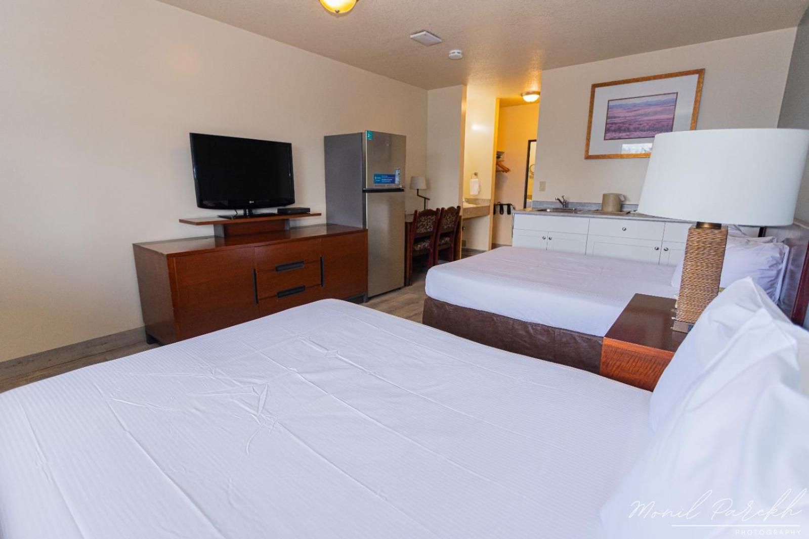Empire Inn & Suites Penhold Экстерьер фото