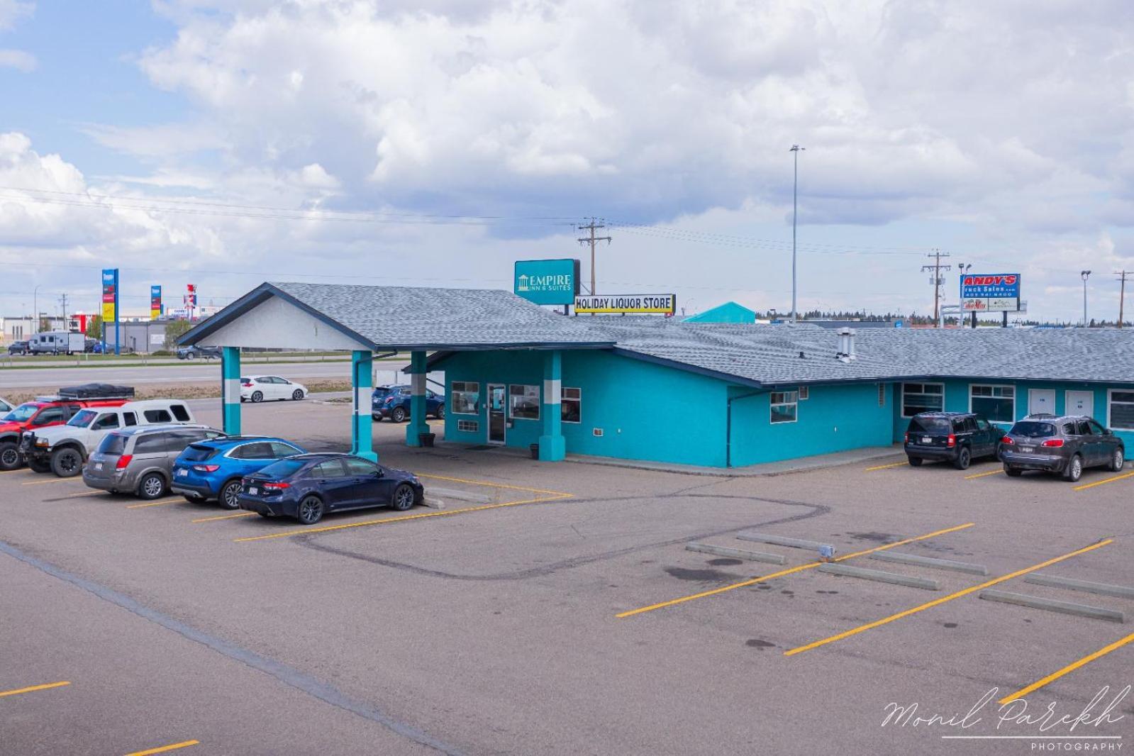 Empire Inn & Suites Penhold Экстерьер фото