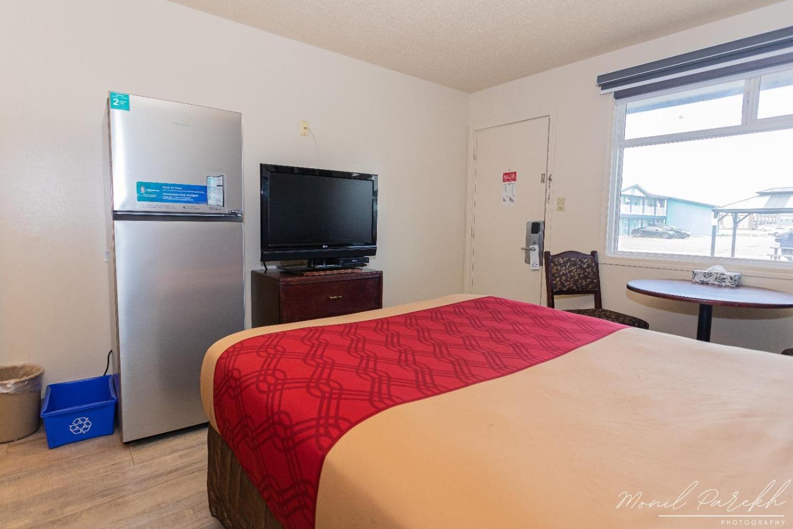 Empire Inn & Suites Penhold Экстерьер фото