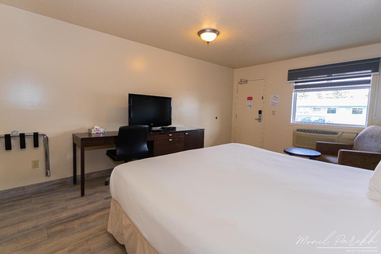Empire Inn & Suites Penhold Экстерьер фото
