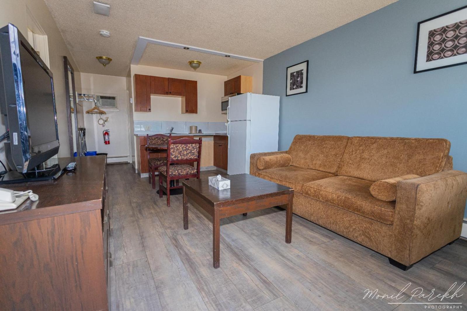 Empire Inn & Suites Penhold Экстерьер фото