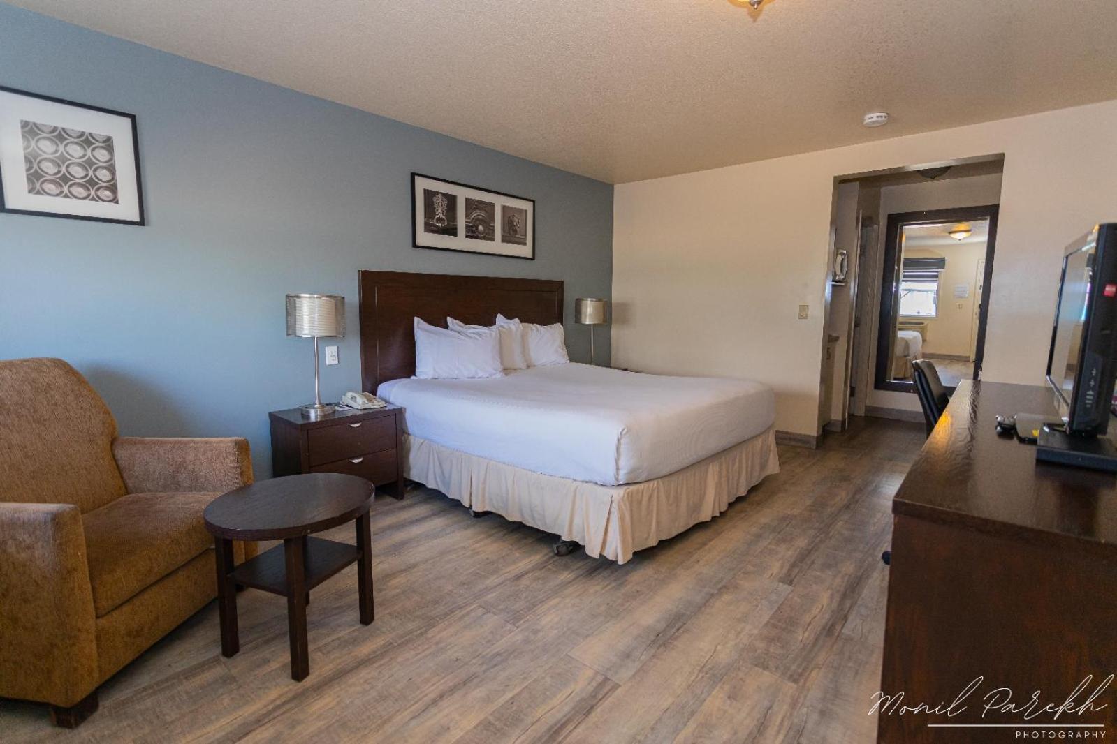Empire Inn & Suites Penhold Экстерьер фото