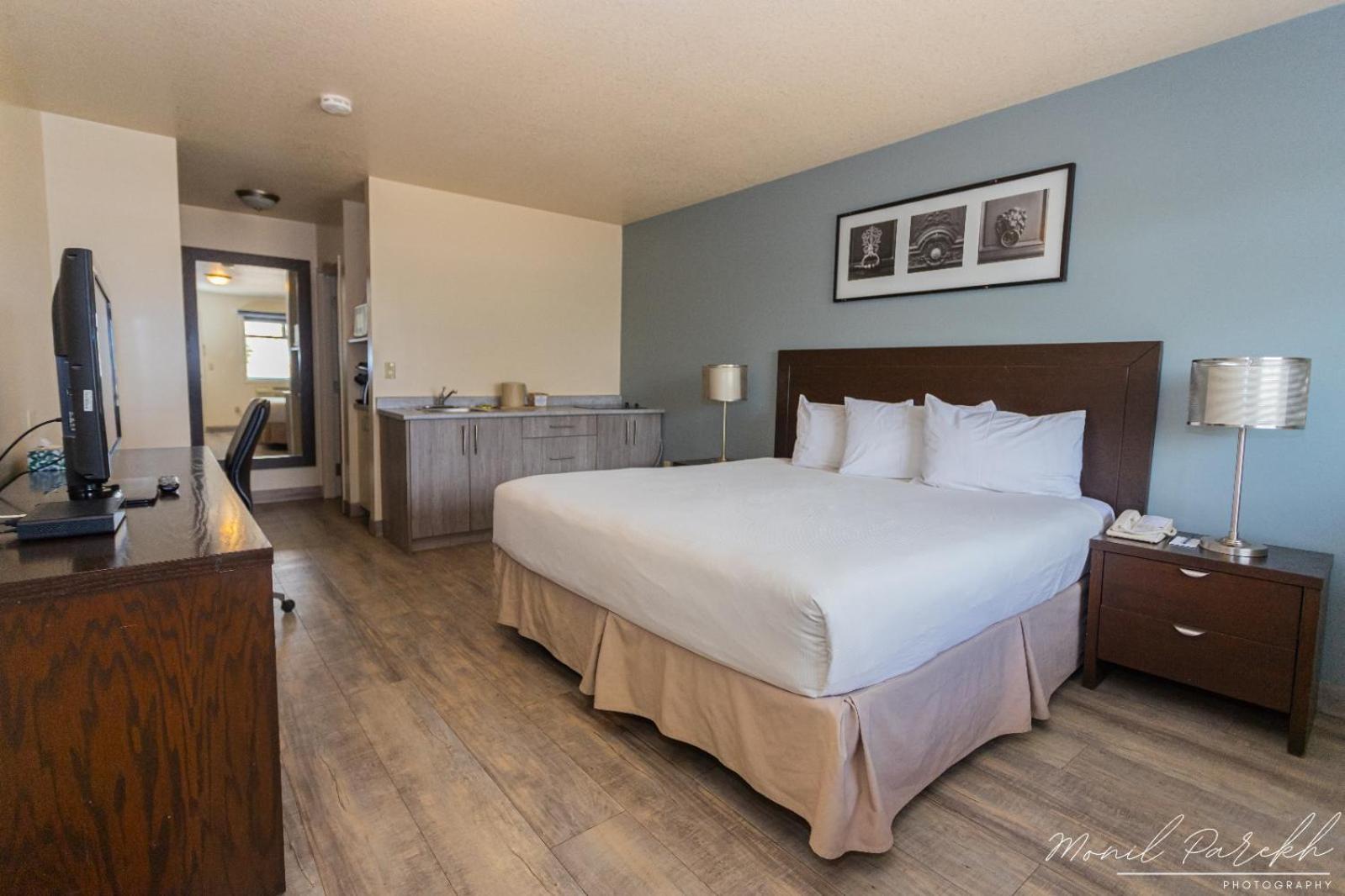 Empire Inn & Suites Penhold Экстерьер фото