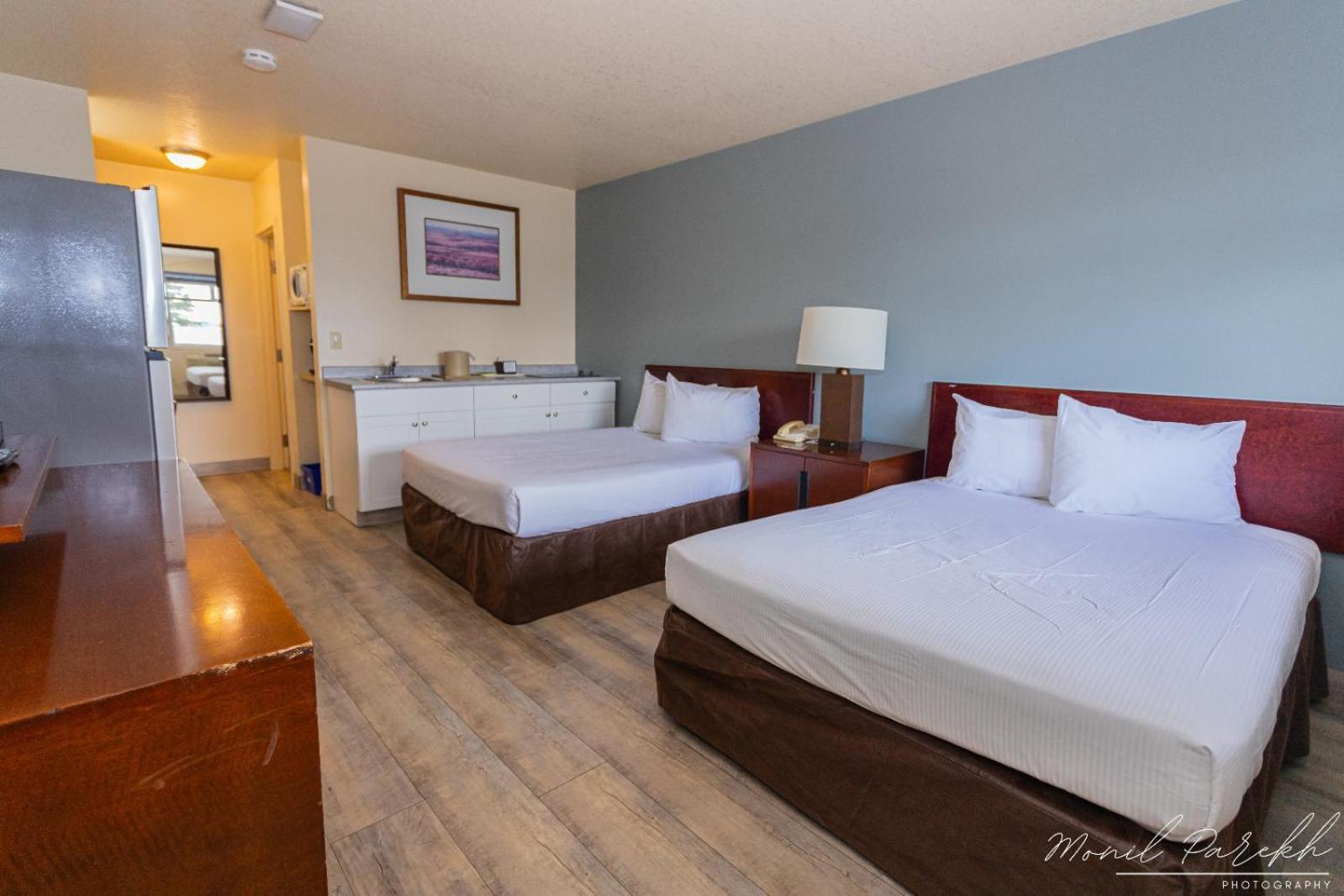 Empire Inn & Suites Penhold Экстерьер фото