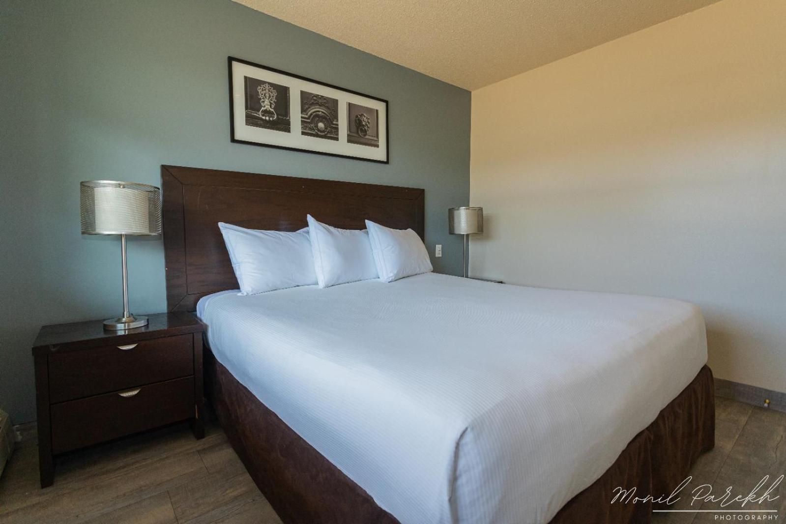 Empire Inn & Suites Penhold Экстерьер фото