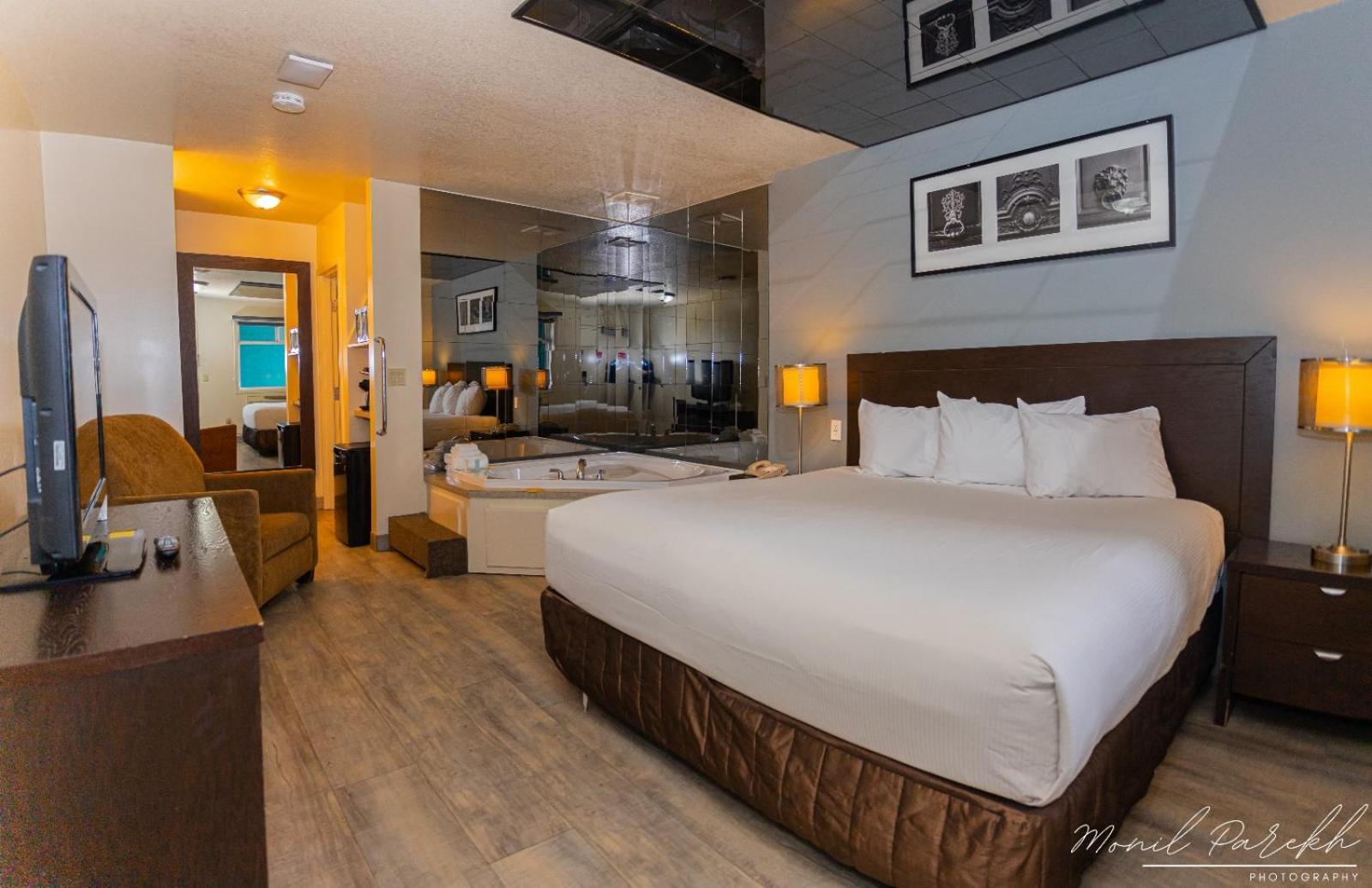 Empire Inn & Suites Penhold Экстерьер фото