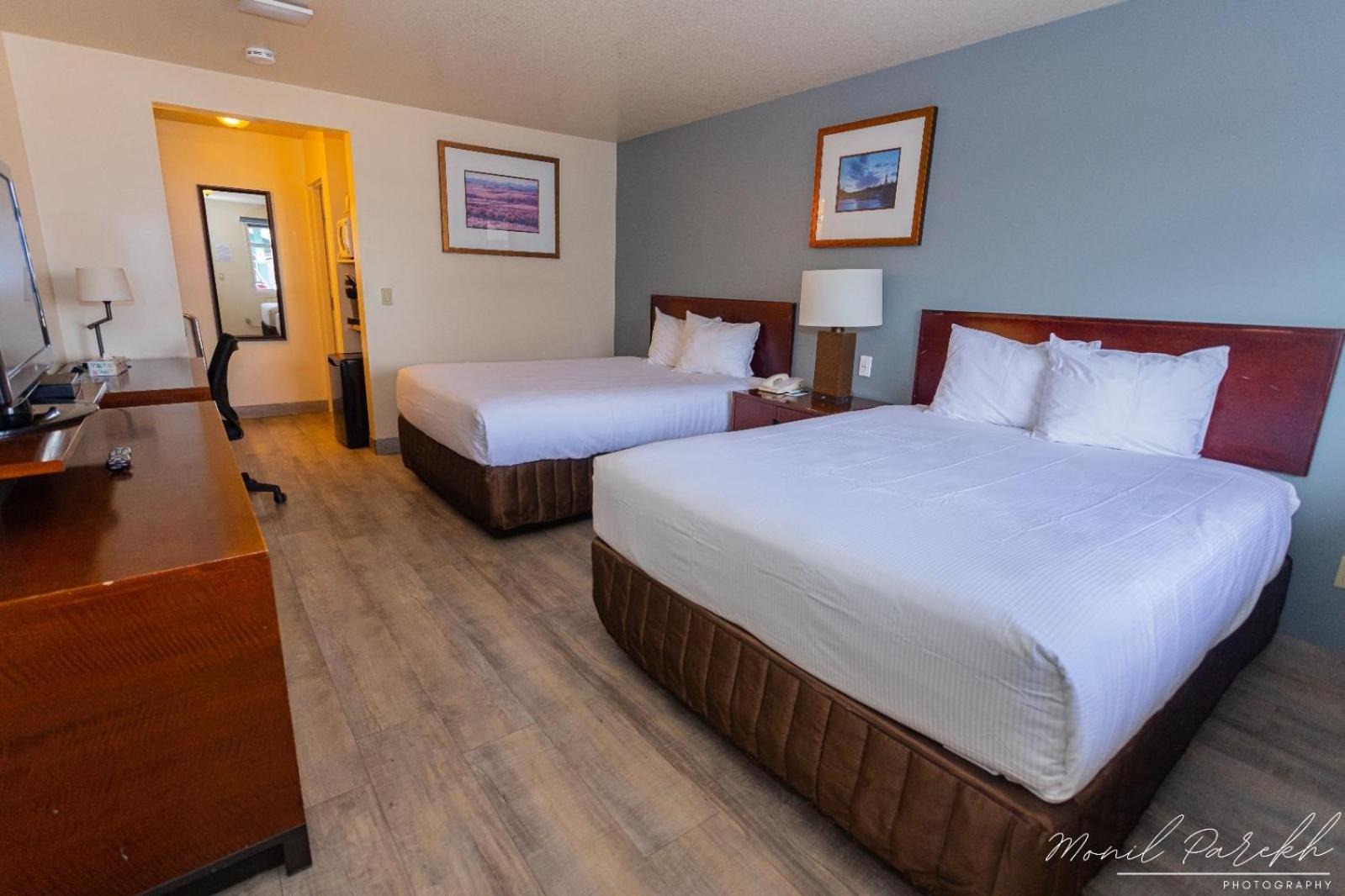 Empire Inn & Suites Penhold Экстерьер фото
