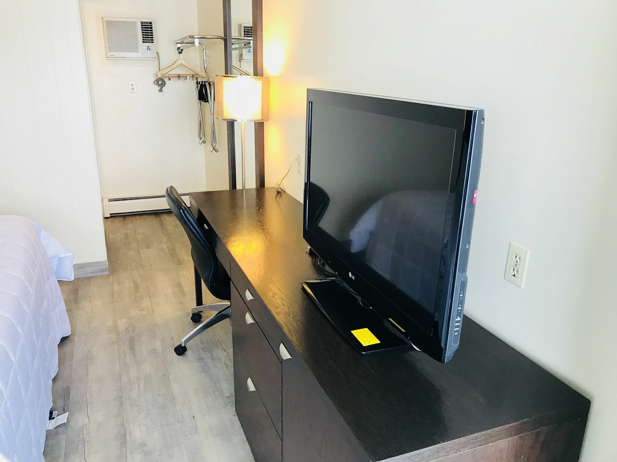 Empire Inn & Suites Penhold Экстерьер фото