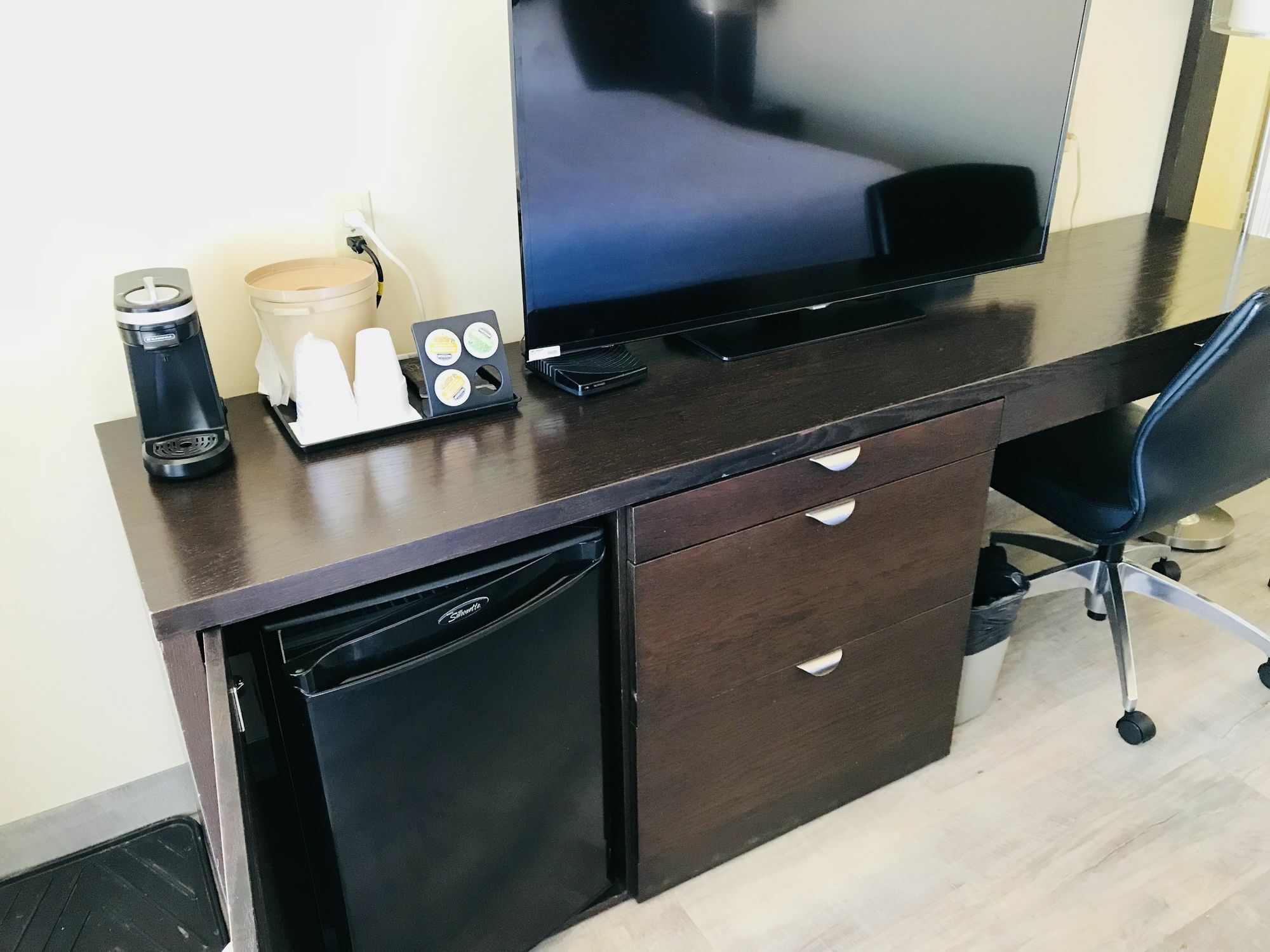 Empire Inn & Suites Penhold Экстерьер фото