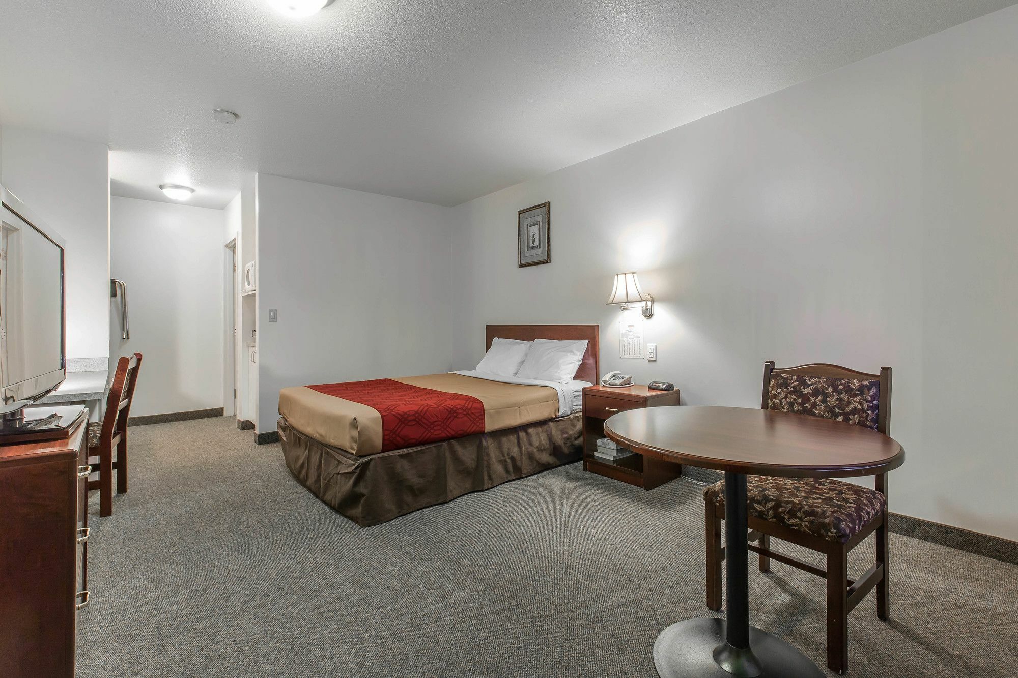 Empire Inn & Suites Penhold Экстерьер фото
