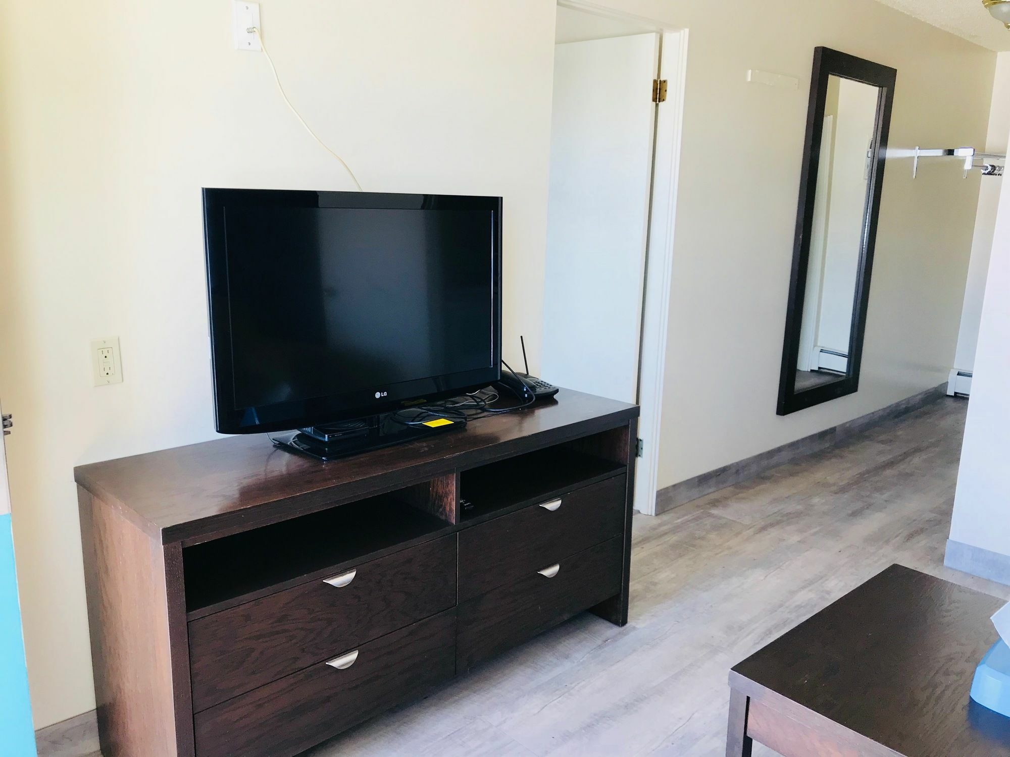 Empire Inn & Suites Penhold Экстерьер фото