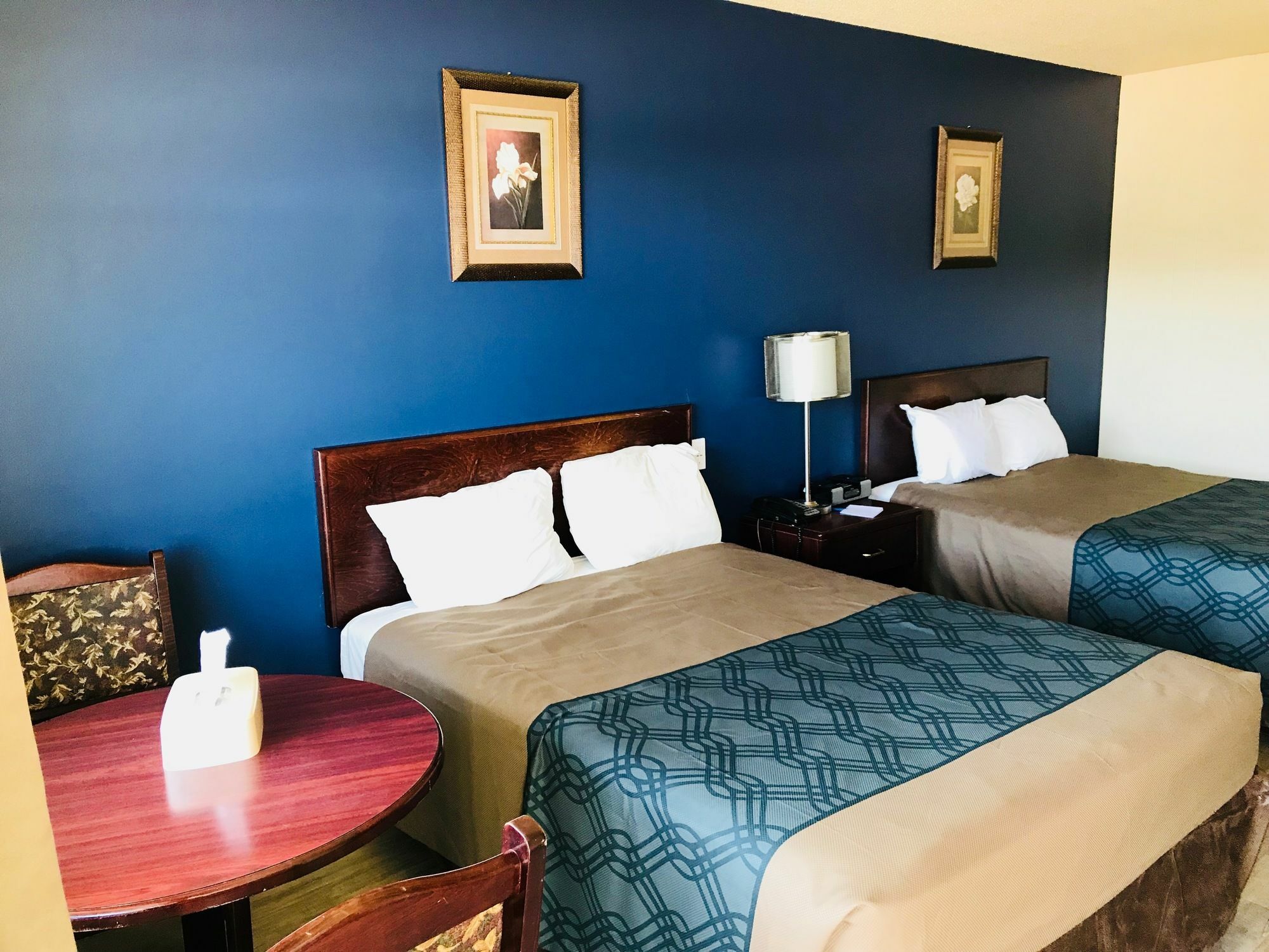 Empire Inn & Suites Penhold Экстерьер фото