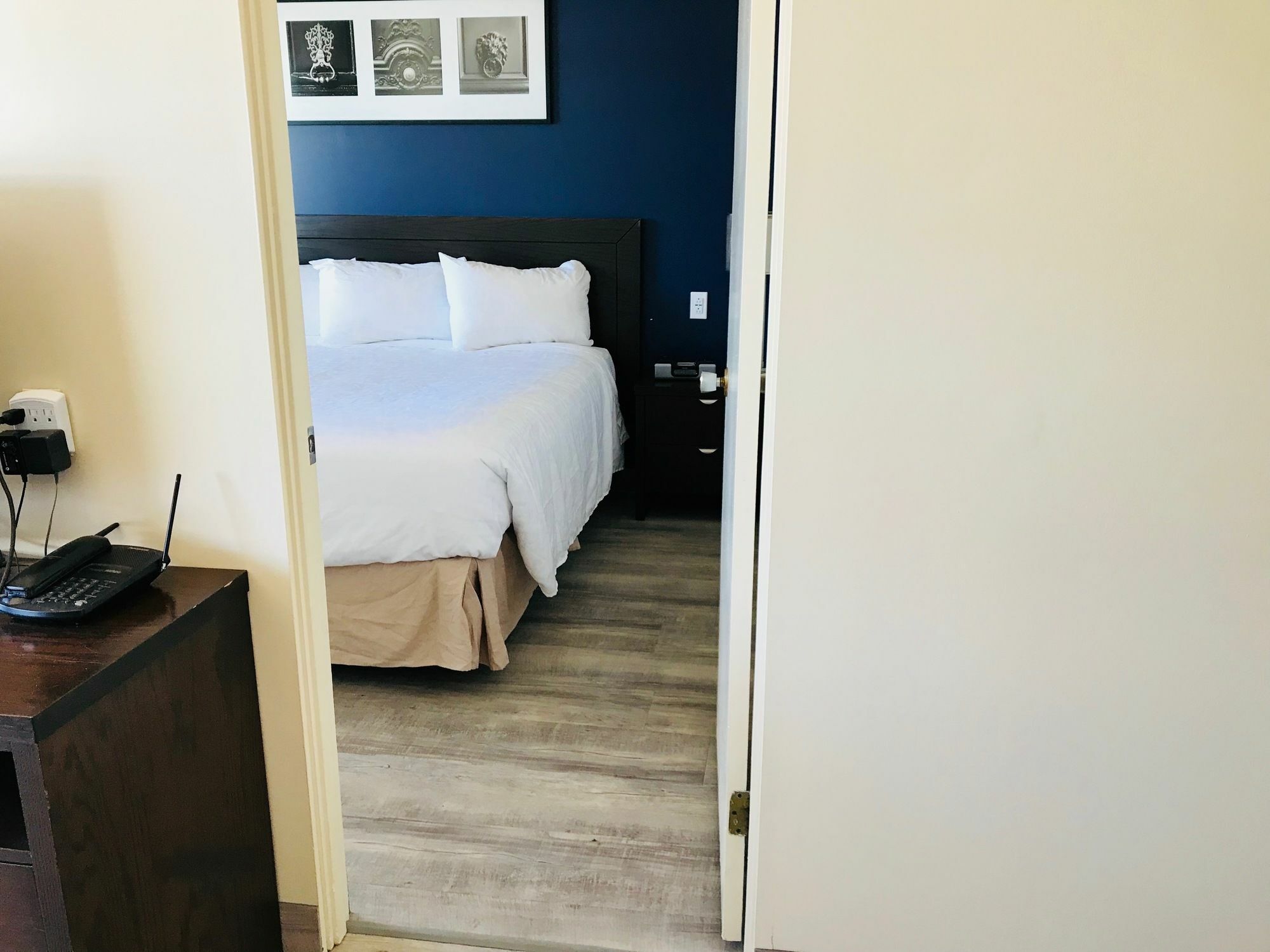Empire Inn & Suites Penhold Экстерьер фото
