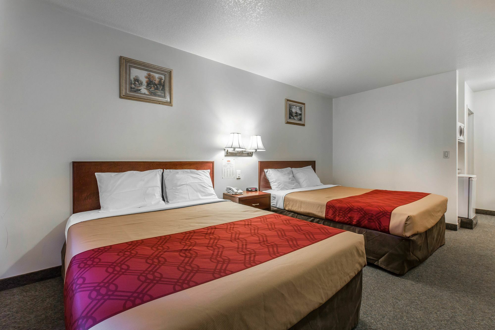 Empire Inn & Suites Penhold Экстерьер фото