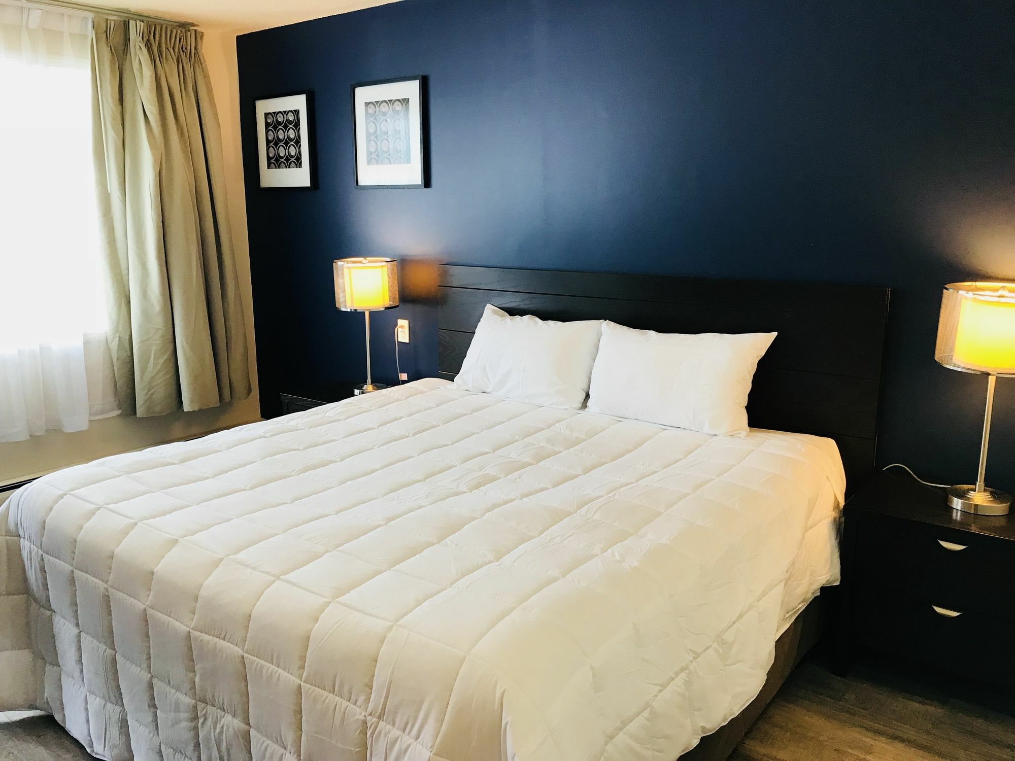 Empire Inn & Suites Penhold Экстерьер фото